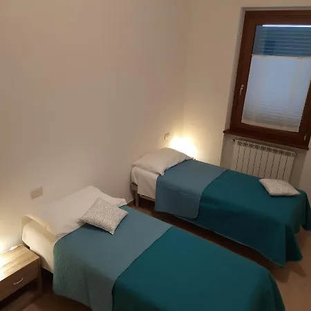 Nyaraló L'acero *